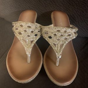 Venus sandals size 8